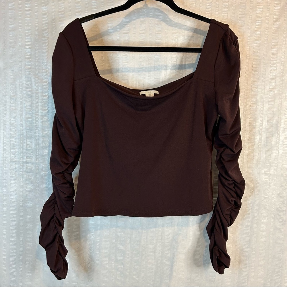 Cropped Scrunched Sleeve Top